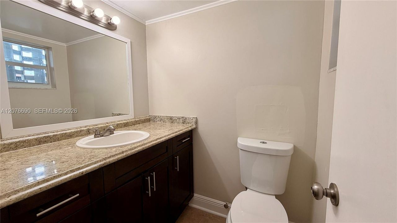 For Rent: $1,800 (1 beds, 1 baths, 1077 Square Feet)
