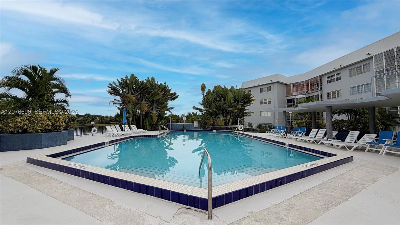 For Rent: $1,800 (1 beds, 1 baths, 1077 Square Feet)