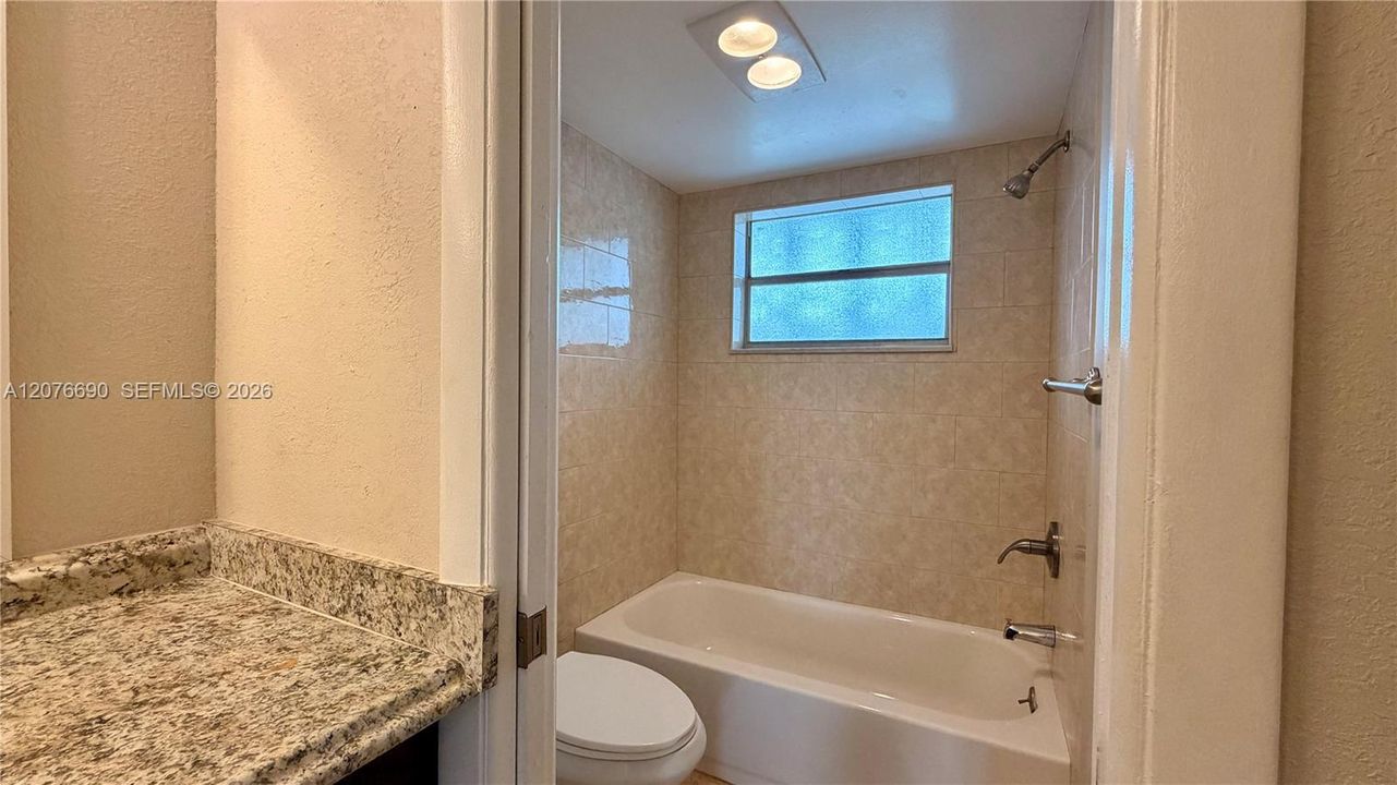 For Rent: $1,800 (1 beds, 1 baths, 1077 Square Feet)