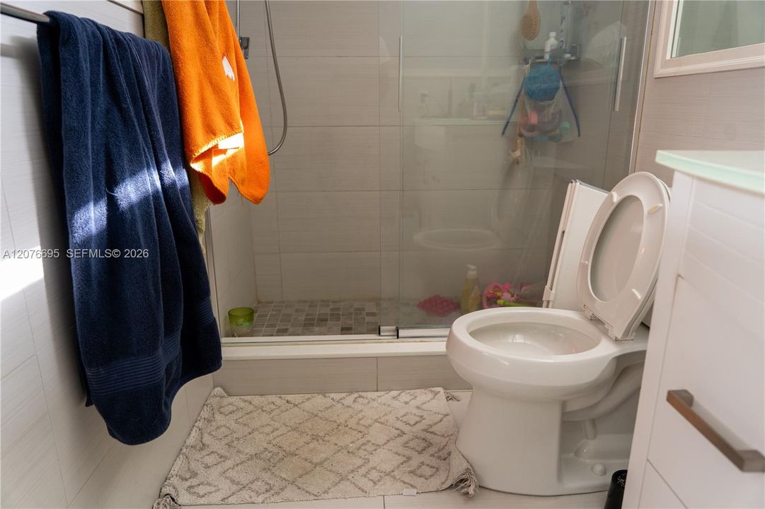 На продажу: $415,000 (3 спален, 2 ванн, 1323 Квадратных фут)