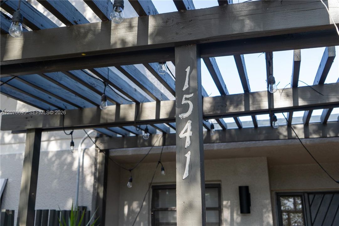 На продажу: $415,000 (3 спален, 2 ванн, 1323 Квадратных фут)