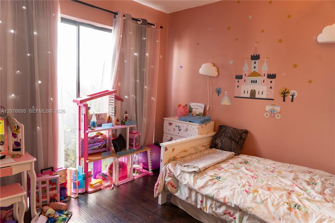 На продажу: $415,000 (3 спален, 2 ванн, 1323 Квадратных фут)
