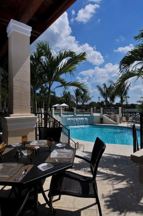Aberdeen poolside dining