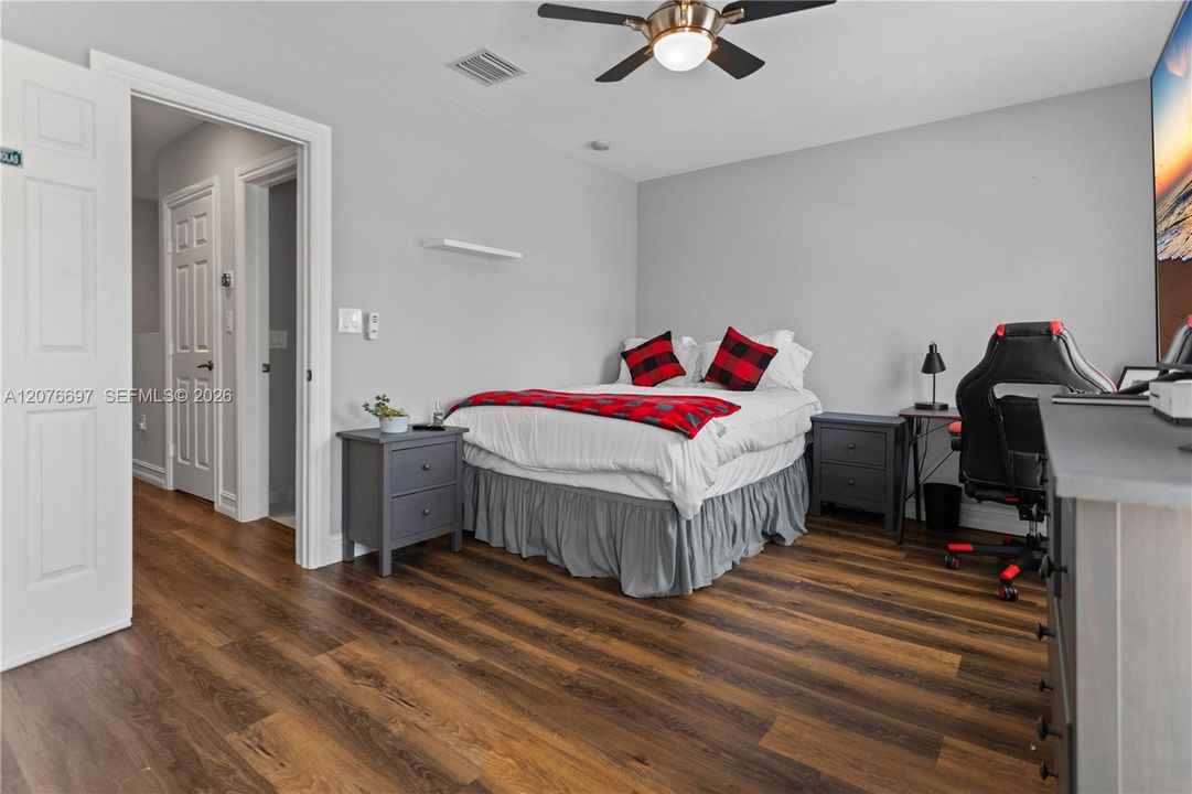 En Venta: $789,900 (3 camas, 2 baños, 2246 Pies cuadrados)