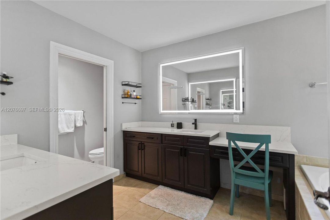 En Venta: $789,900 (3 camas, 2 baños, 2246 Pies cuadrados)