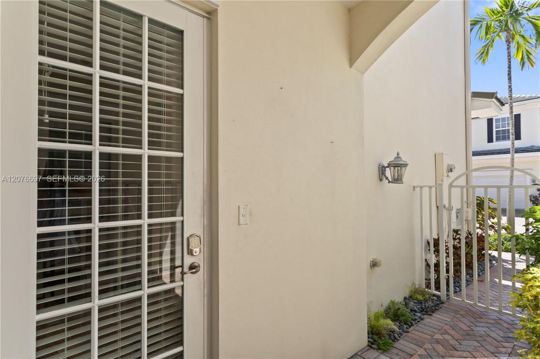 En Venta: $789,900 (3 camas, 2 baños, 2246 Pies cuadrados)