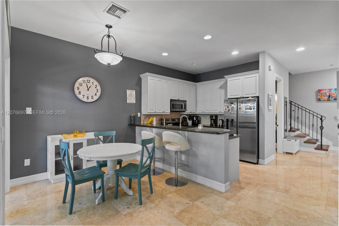En Venta: $789,900 (3 camas, 2 baños, 2246 Pies cuadrados)