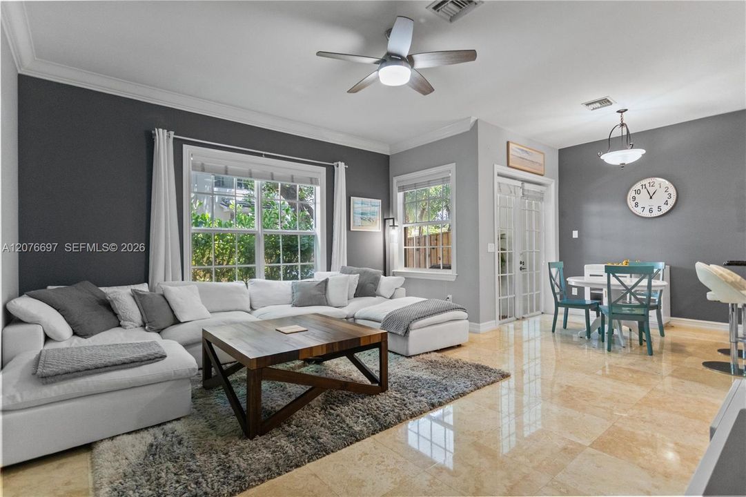 En Venta: $789,900 (3 camas, 2 baños, 2246 Pies cuadrados)