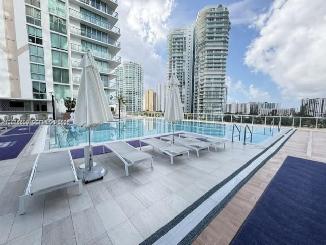 En Venta: $1,549,000 (3 camas, 3 baños, 1892 Pies cuadrados)