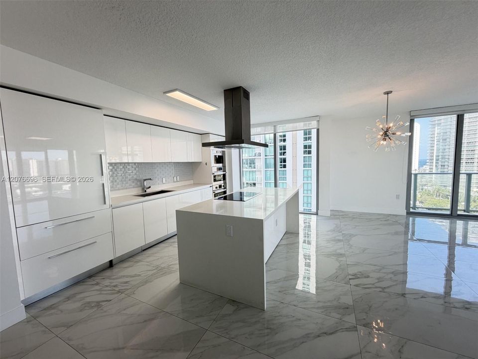 En Venta: $1,549,000 (3 camas, 3 baños, 1892 Pies cuadrados)