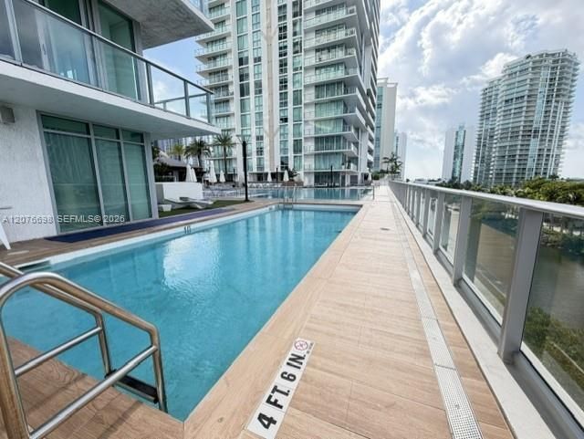 En Venta: $1,549,000 (3 camas, 3 baños, 1892 Pies cuadrados)