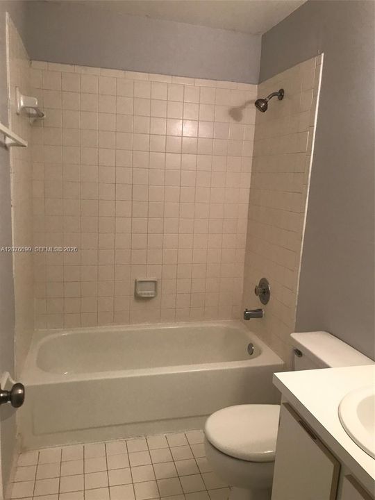 For Sale: $285,000 (2 beds, 2 baths, 993 Square Feet)
