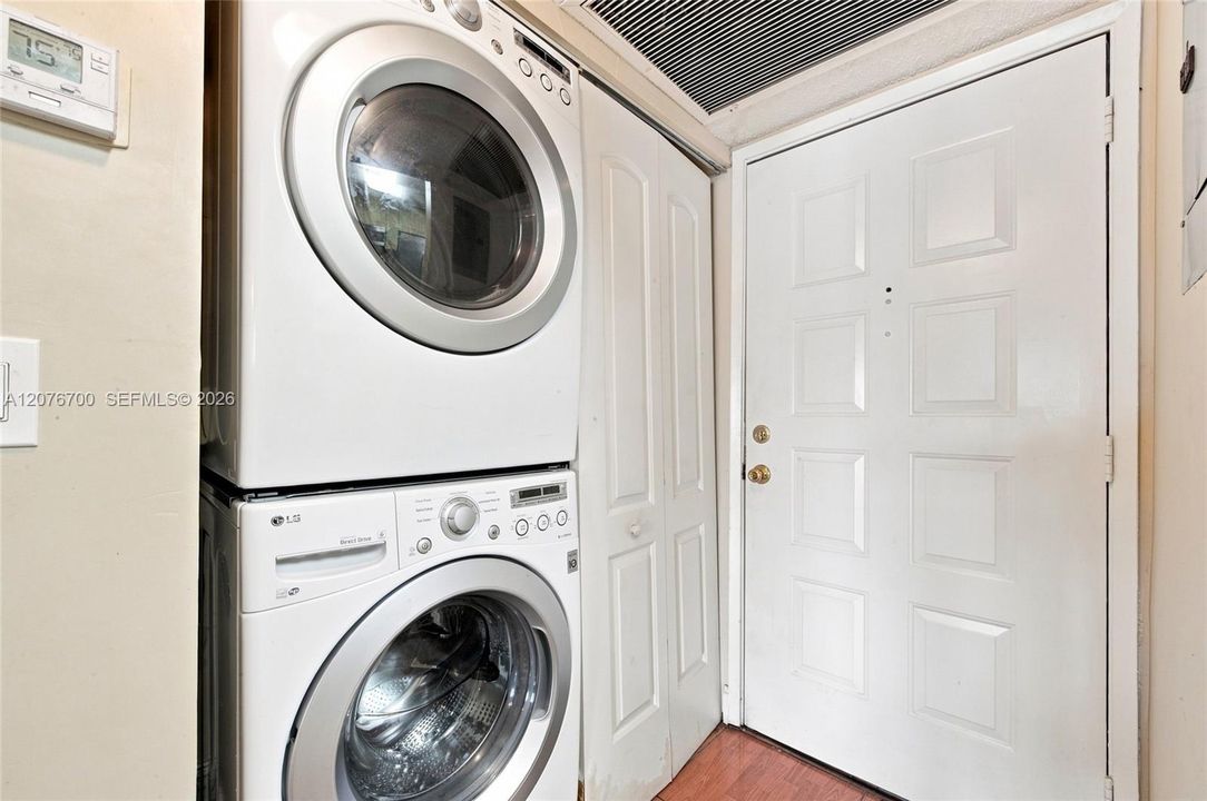На продажу: $175,000 (2 спален, 2 ванн, 815 Квадратных фут)