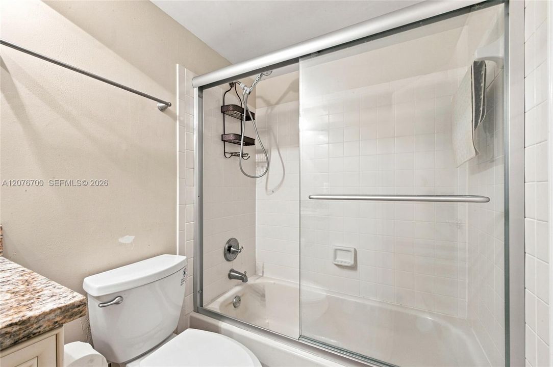 На продажу: $175,000 (2 спален, 2 ванн, 815 Квадратных фут)