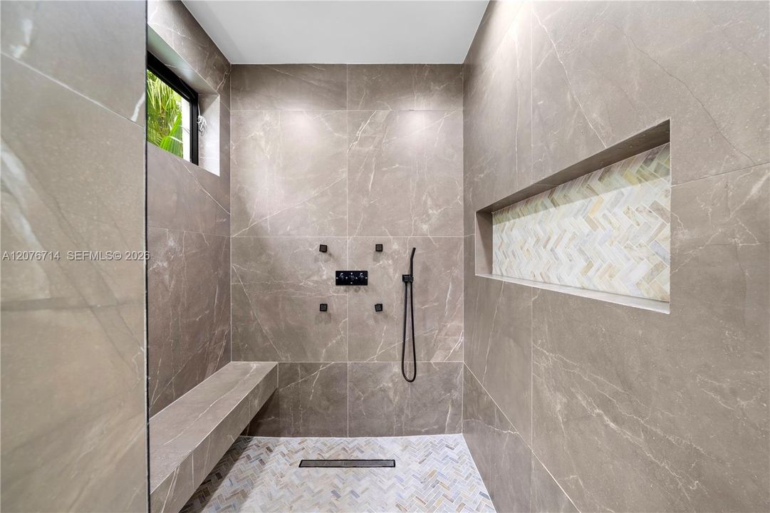 En Venta: $2,759,000 (4 camas, 5 baños, 2871 Pies cuadrados)