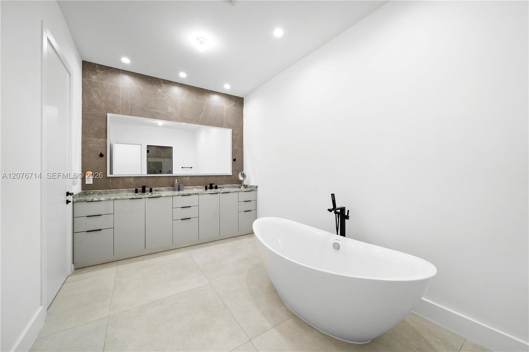 En Venta: $2,759,000 (4 camas, 5 baños, 2871 Pies cuadrados)