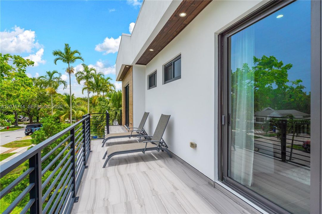En Venta: $2,759,000 (4 camas, 5 baños, 2871 Pies cuadrados)