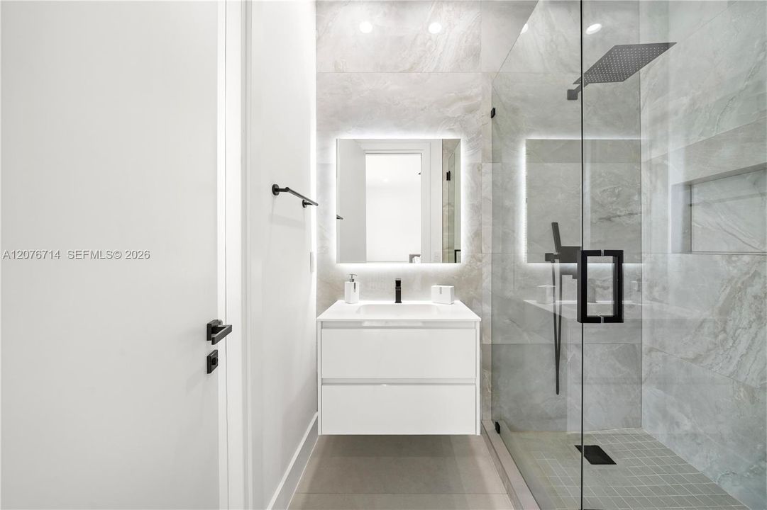 En Venta: $2,759,000 (4 camas, 5 baños, 2871 Pies cuadrados)