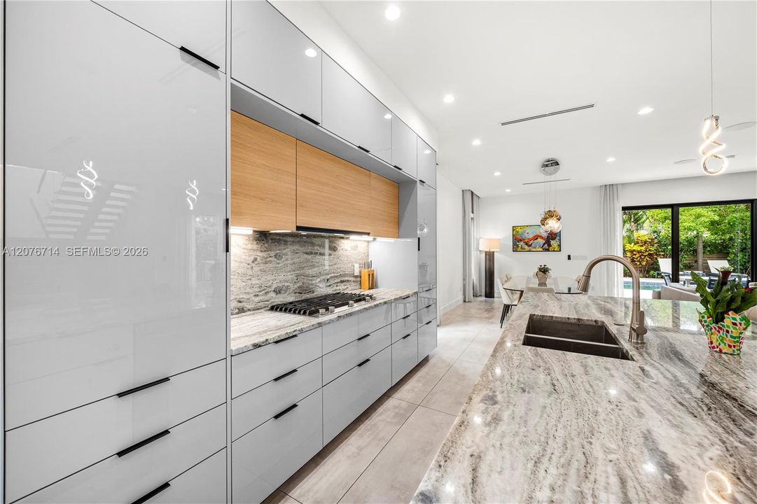 En Venta: $2,759,000 (4 camas, 5 baños, 2871 Pies cuadrados)