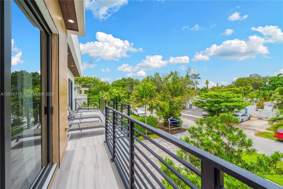En Venta: $2,759,000 (4 camas, 5 baños, 2871 Pies cuadrados)