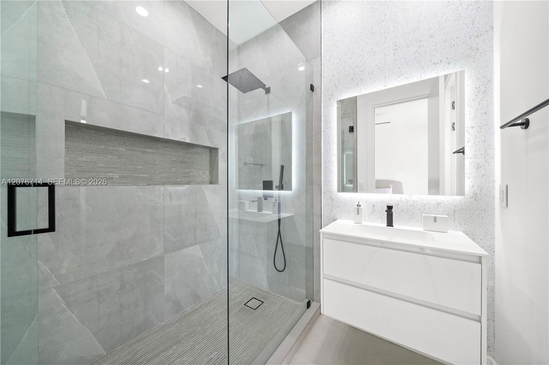 En Venta: $2,759,000 (4 camas, 5 baños, 2871 Pies cuadrados)