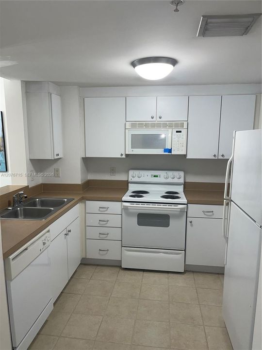 В аренду: $2,595 (1 спален, 1 ванн, 838 Квадратных фут)