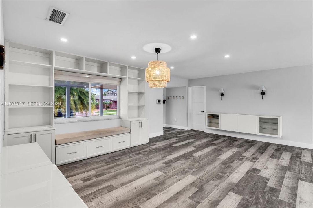 En Renta: $4,700 (4 camas, 3 baños, 1680 Pies cuadrados)