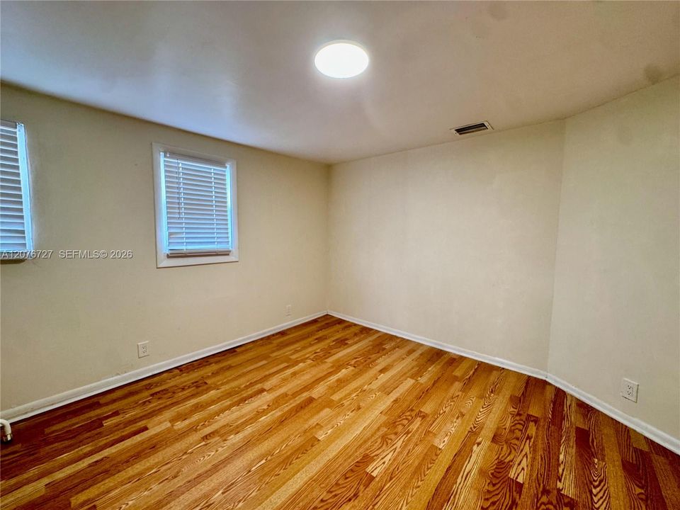 For Rent: $2,000 (2 beds, 1 baths, 846 Square Feet)