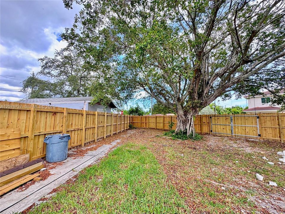 For Rent: $2,000 (2 beds, 1 baths, 846 Square Feet)