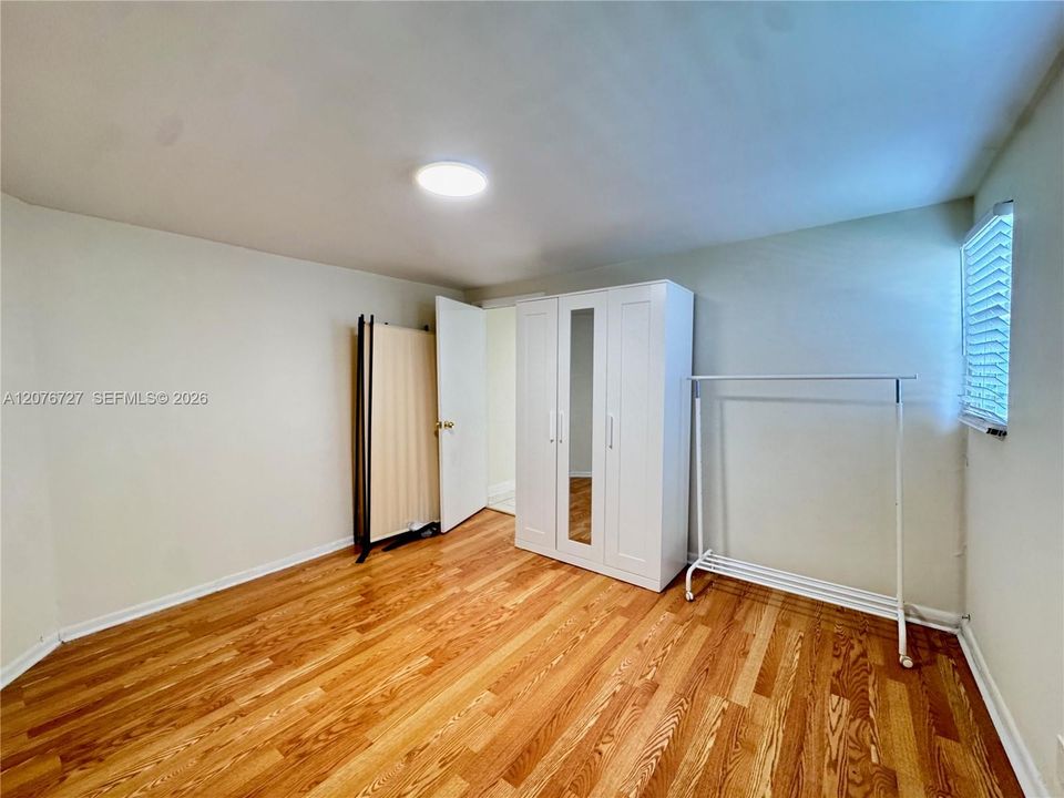 For Rent: $2,000 (2 beds, 1 baths, 846 Square Feet)