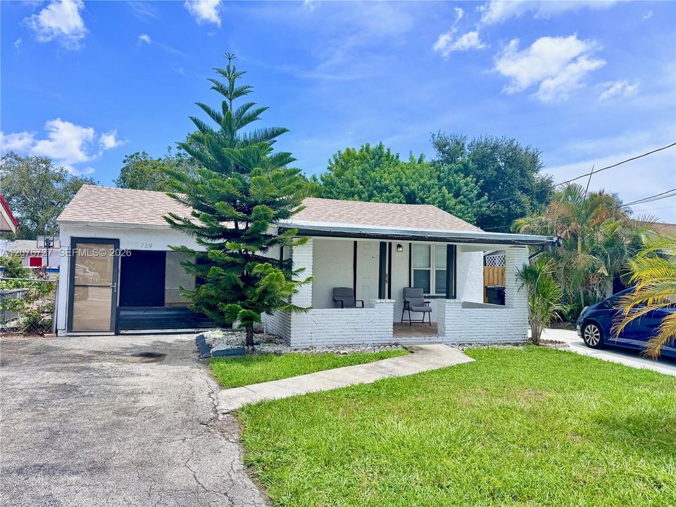 For Rent: $2,000 (2 beds, 1 baths, 846 Square Feet)