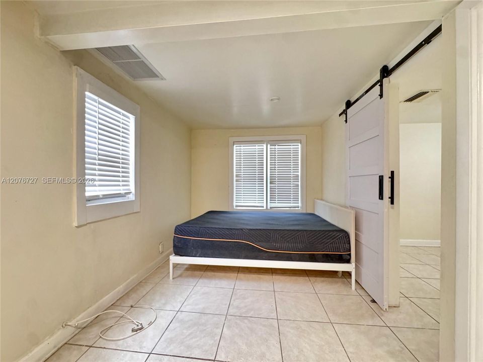 For Rent: $2,000 (2 beds, 1 baths, 846 Square Feet)