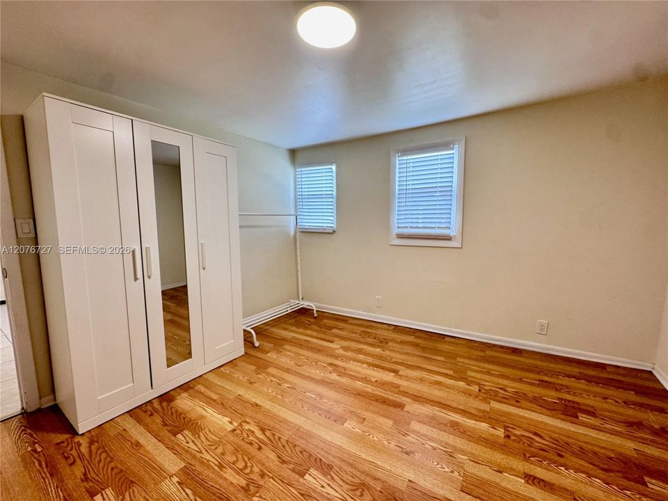 For Rent: $2,000 (2 beds, 1 baths, 846 Square Feet)