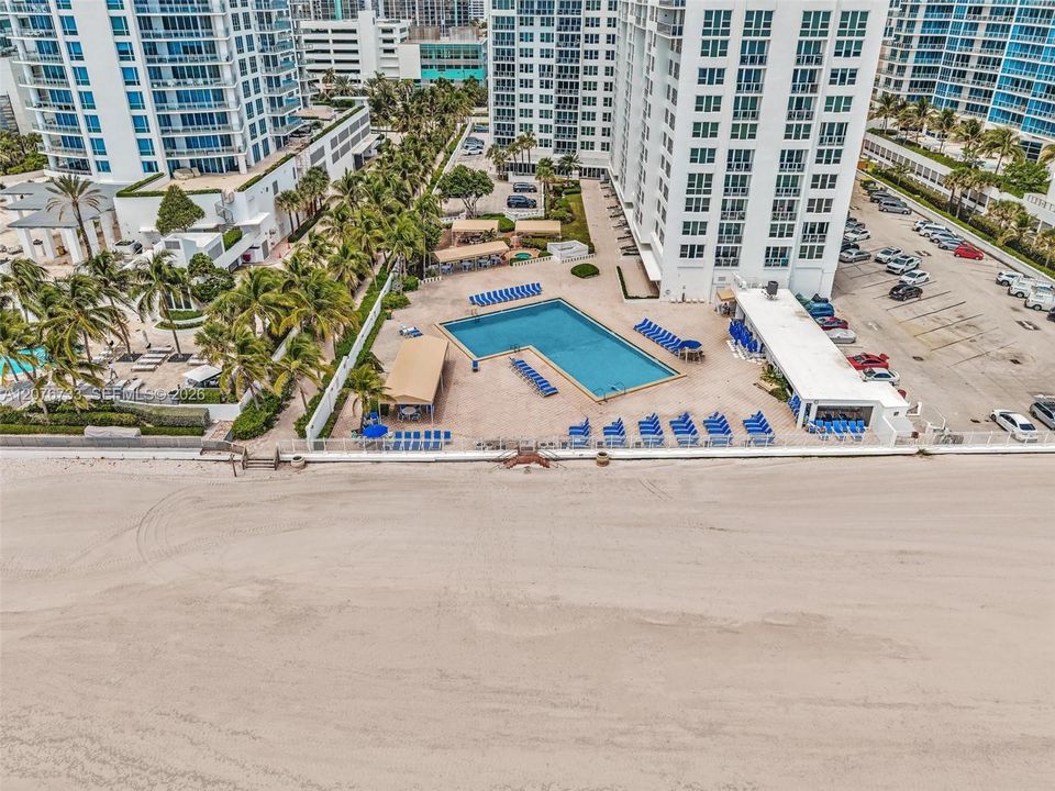 For Rent: $2,400 (1 beds, 1 baths, 790 Square Feet)