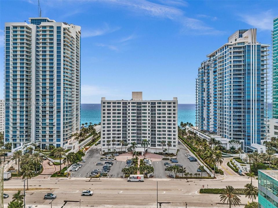For Rent: $2,400 (1 beds, 1 baths, 790 Square Feet)