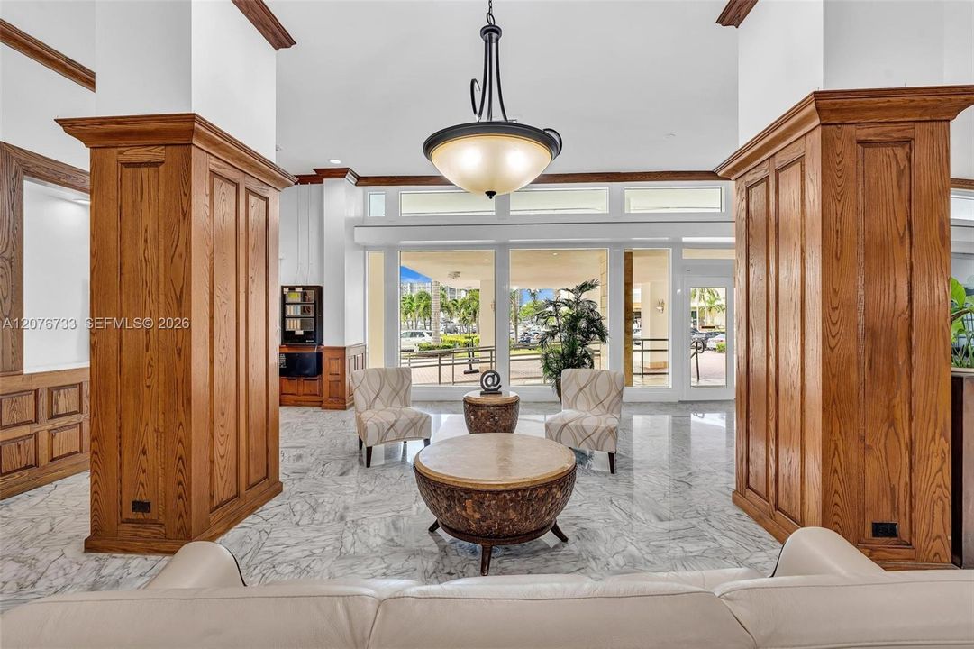 For Rent: $2,400 (1 beds, 1 baths, 790 Square Feet)