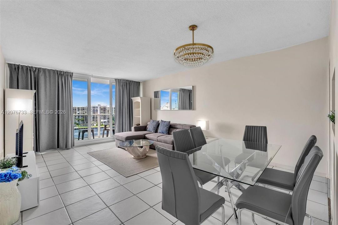 For Rent: $2,400 (1 beds, 1 baths, 790 Square Feet)