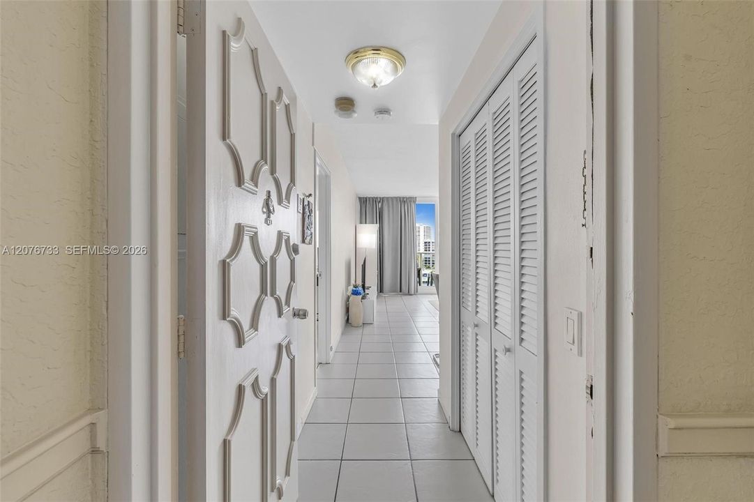 For Rent: $2,400 (1 beds, 1 baths, 790 Square Feet)