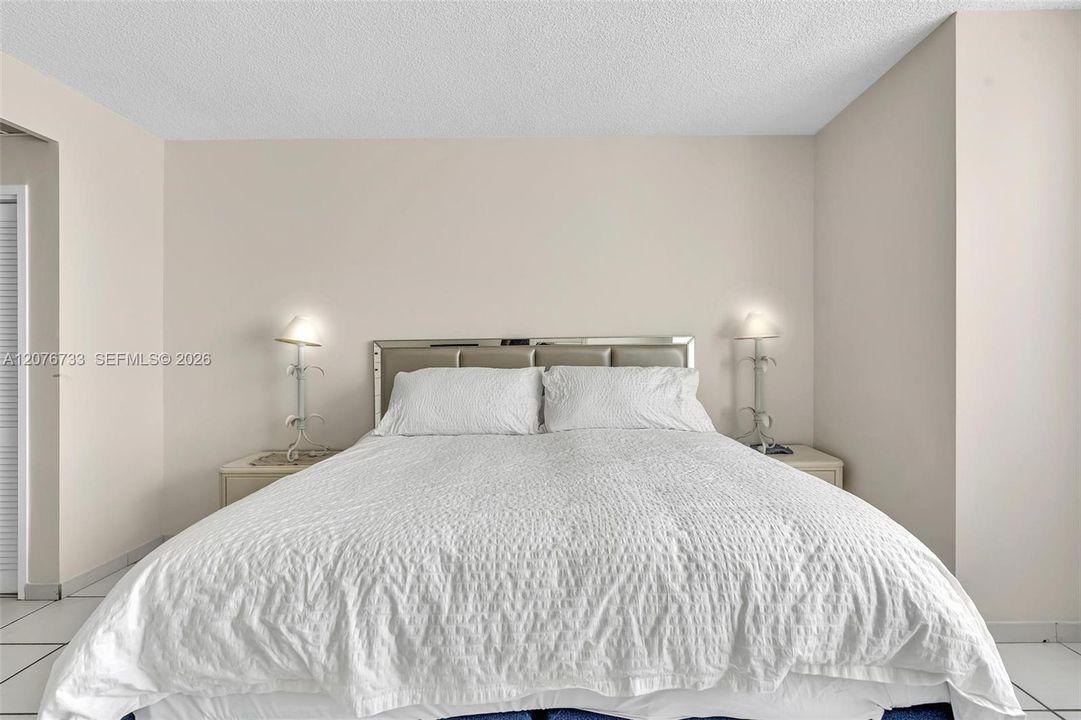 For Rent: $2,400 (1 beds, 1 baths, 790 Square Feet)