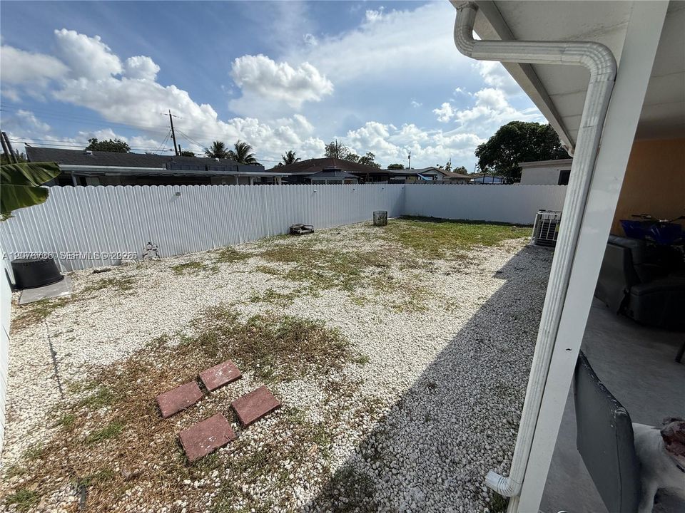 For Rent: $2,850 (2 beds, 2 baths, 940 Square Feet)