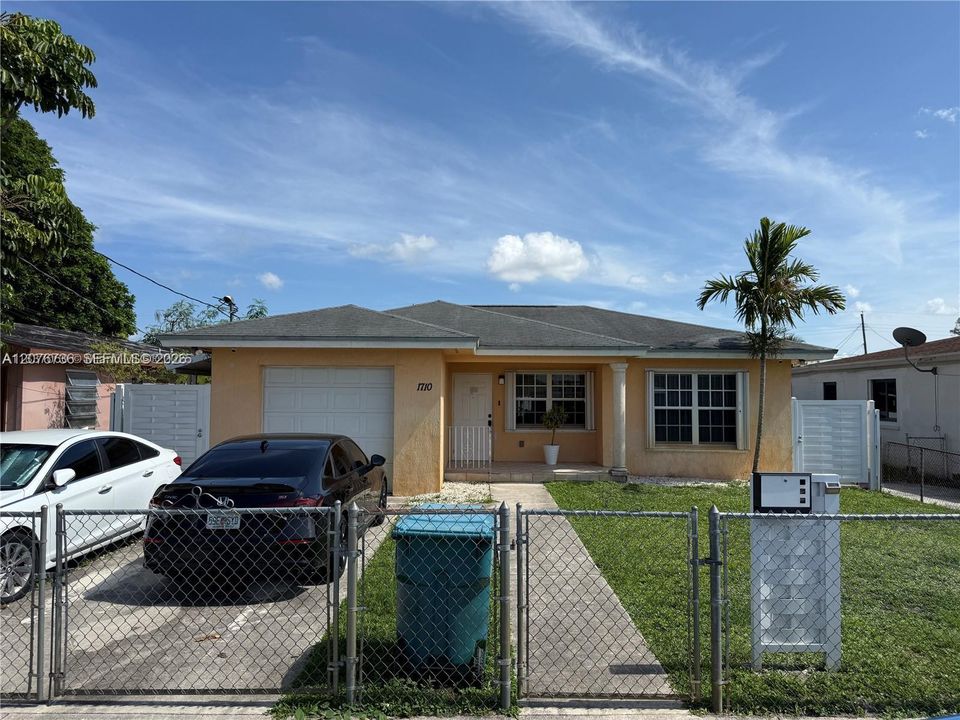 For Rent: $2,850 (2 beds, 2 baths, 940 Square Feet)