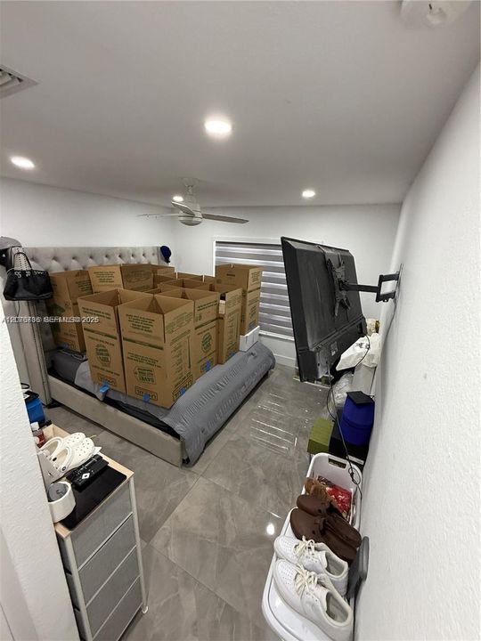 For Rent: $2,850 (2 beds, 2 baths, 940 Square Feet)