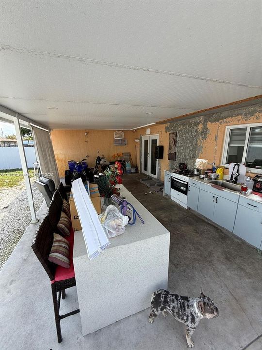 For Rent: $2,850 (2 beds, 2 baths, 940 Square Feet)