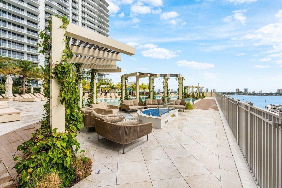 046-220LakeShoreDrive-702-LakePark-FL-33
