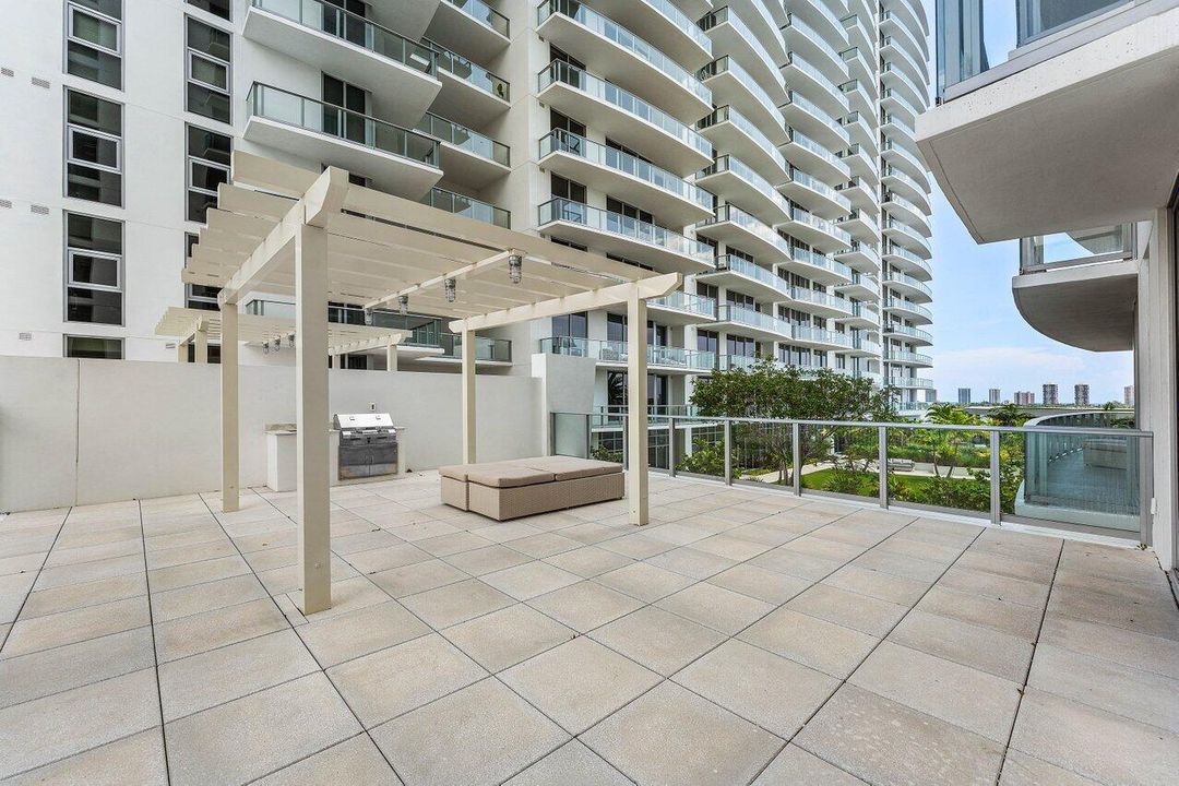 028-220LakeShoreDrive-702-LakePark-FL-33
