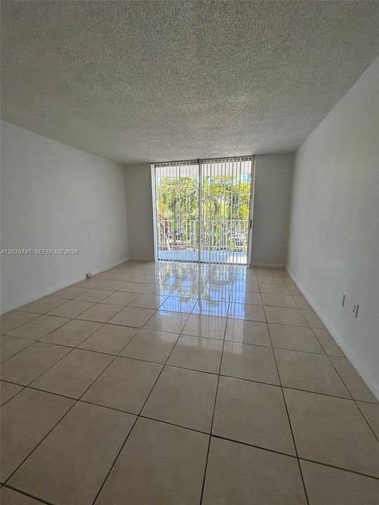 На продажу: $139,800 (1 спален, 1 ванн, 826 Квадратных фут)