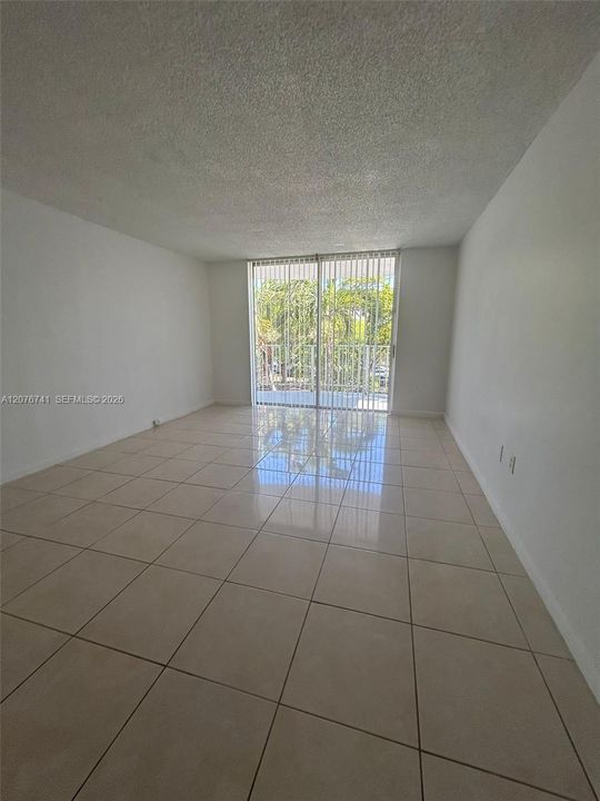 На продажу: $139,800 (1 спален, 1 ванн, 826 Квадратных фут)
