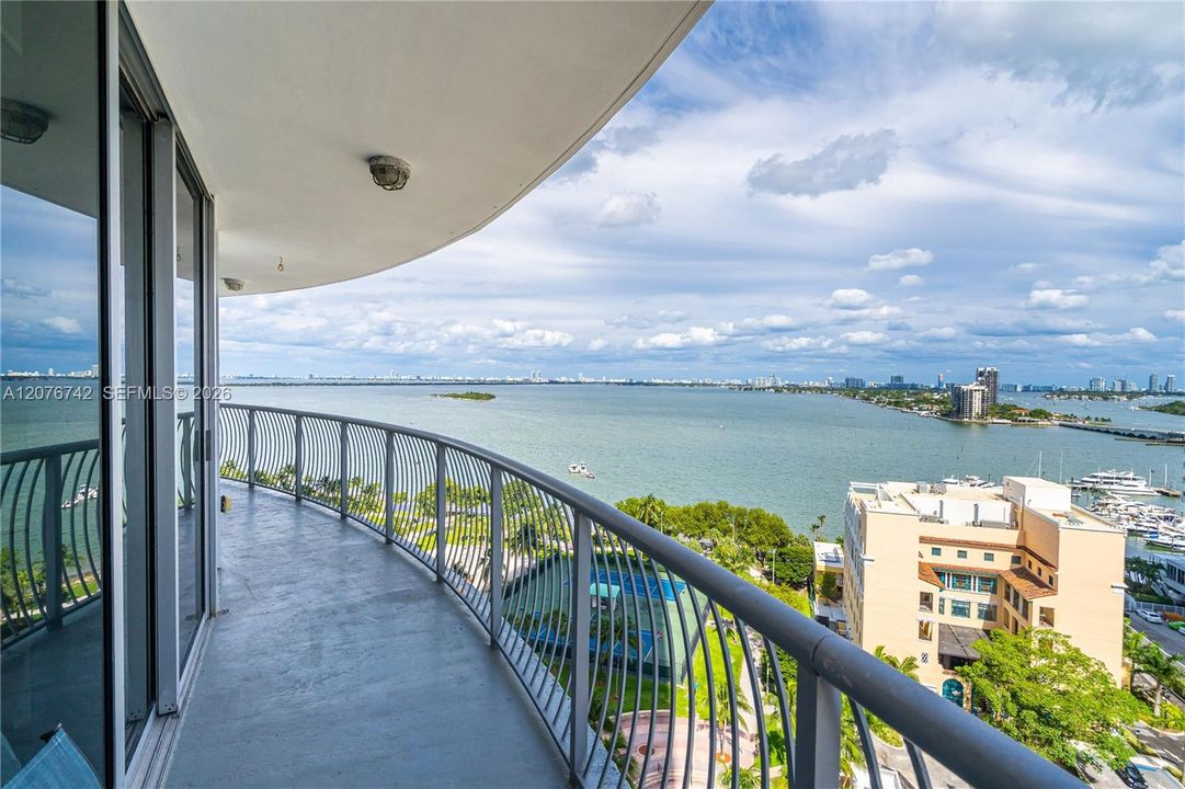 For Rent: $4,500 (2 beds, 2 baths, 1048 Square Feet)