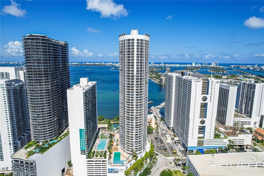 For Rent: $4,500 (2 beds, 2 baths, 1048 Square Feet)