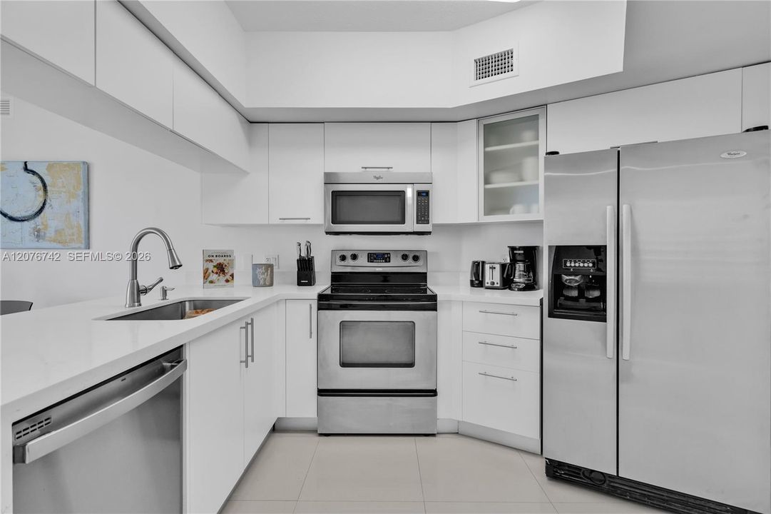 For Rent: $4,500 (2 beds, 2 baths, 1048 Square Feet)